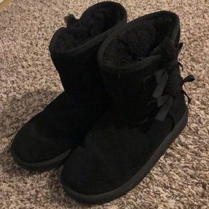 Kookaburra by Ugg. size 4 girls boots.